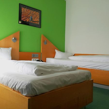 Sportschule Oberhaching Hotel Exterior foto
