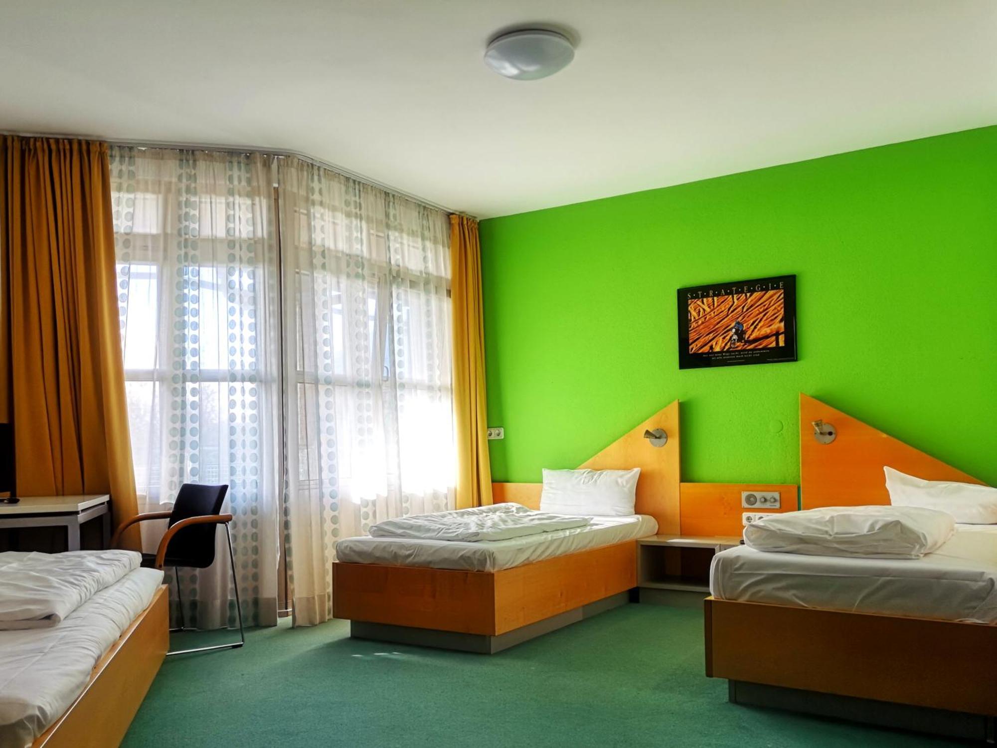 Sportschule Oberhaching Hotel Exterior foto